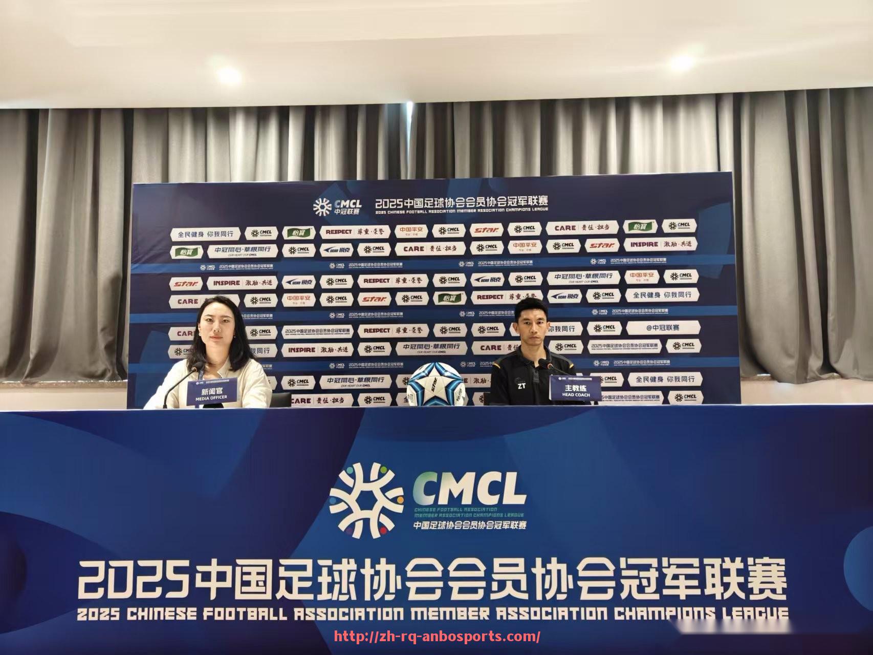 安博体育官网-如果喜欢蓝色球衣，德甲中有哪些球队最值得关注和支持